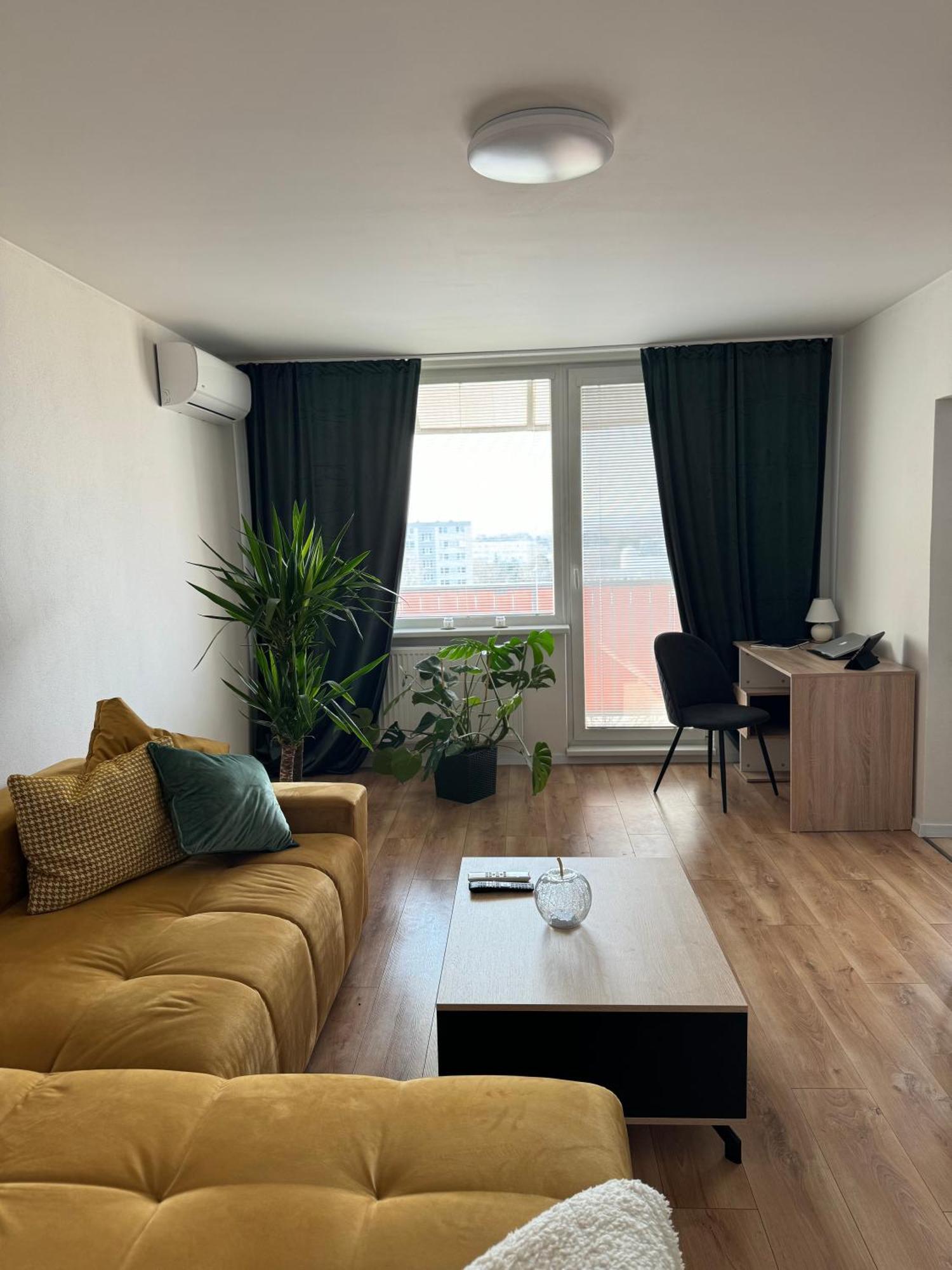 Modern Central Apartment Nitra Exterior photo